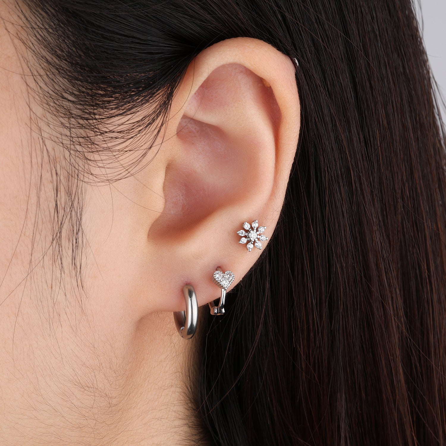 Sparkly Flower Stud - Stainless Steel - Upper Lobe, Helix - Oumo Jewelry
