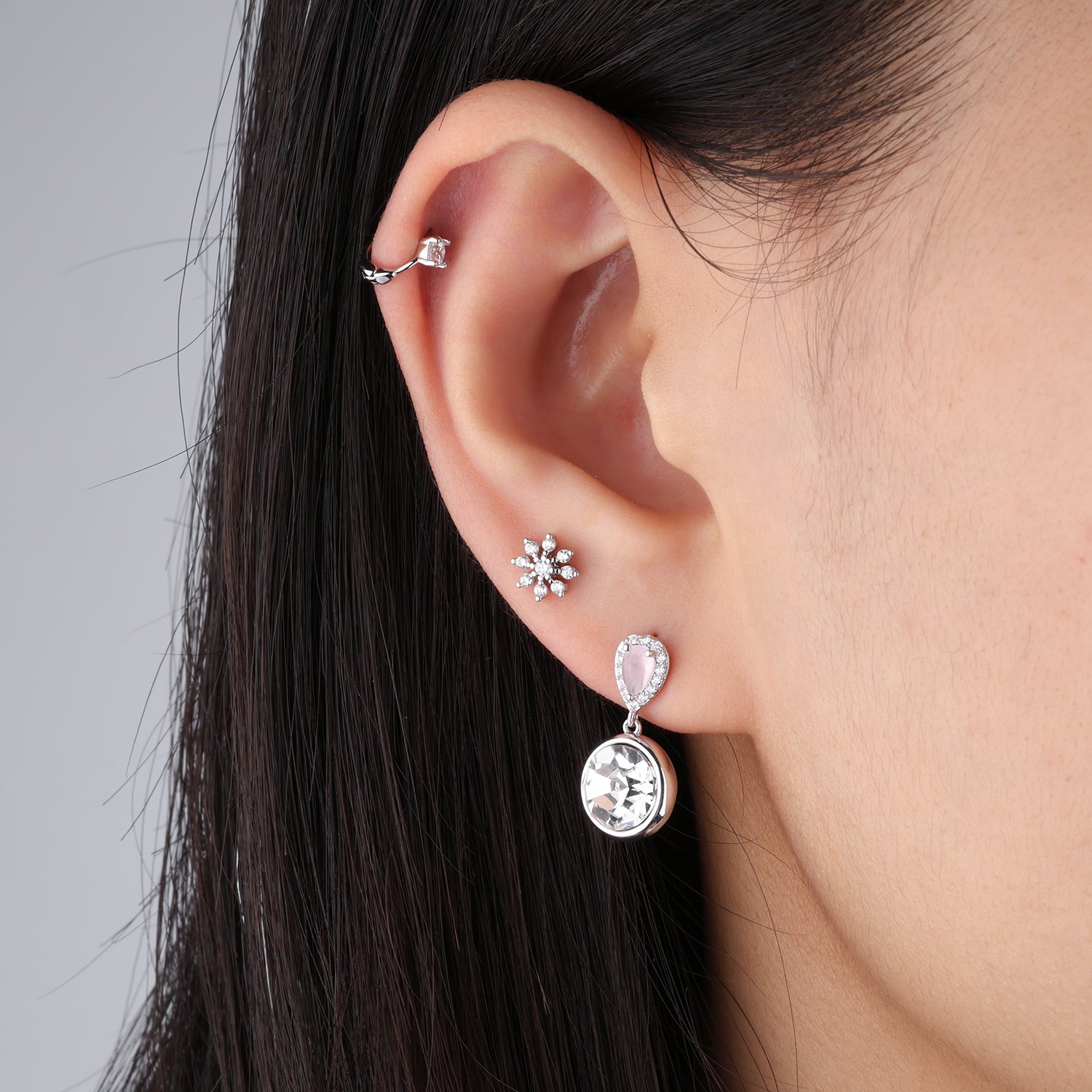 Sparkly Flower Stud - Stainless Steel - Upper Lobe, Helix - Oumo Jewelry