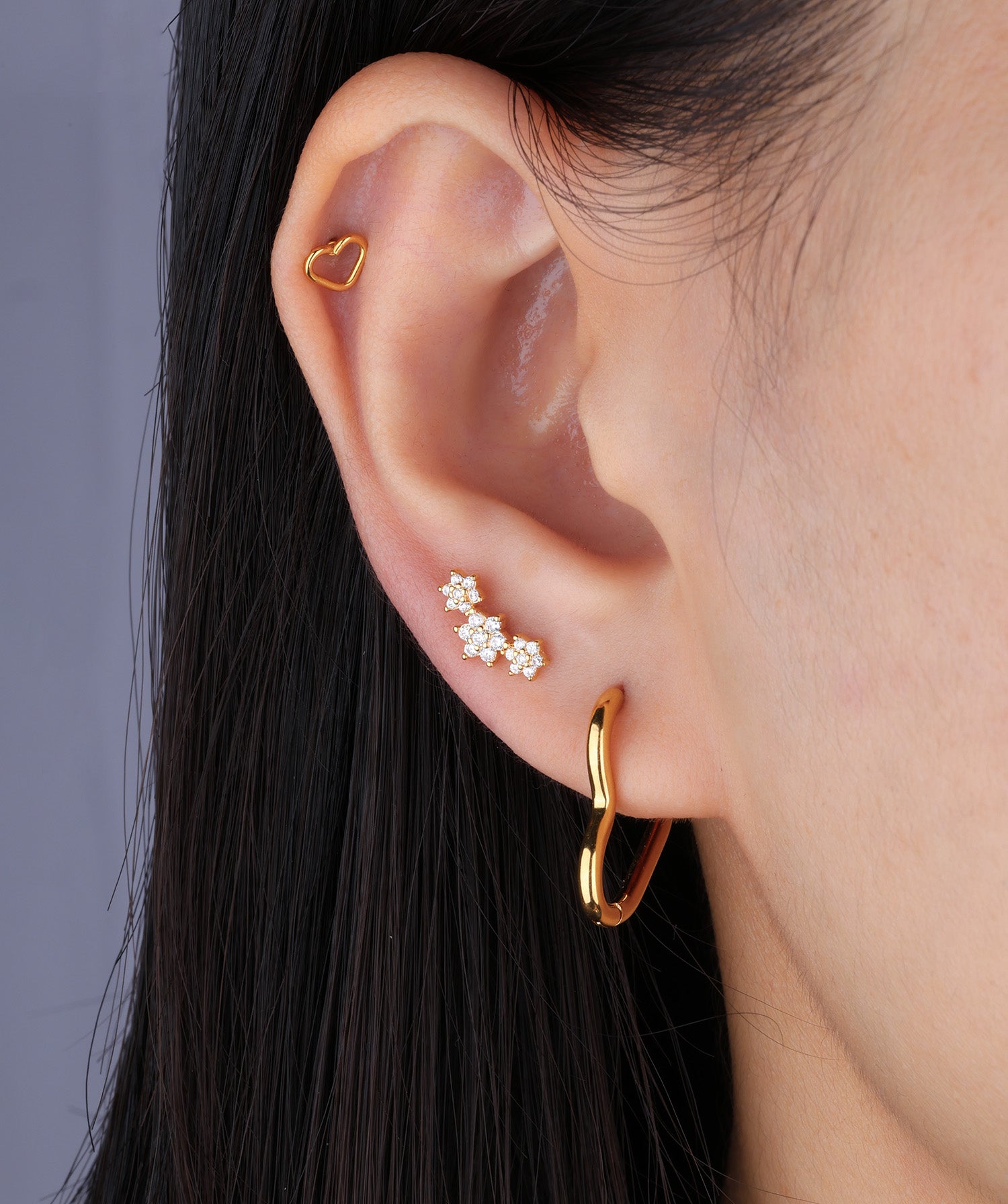 Delicate Curved Flower Stud - OumoJewelry