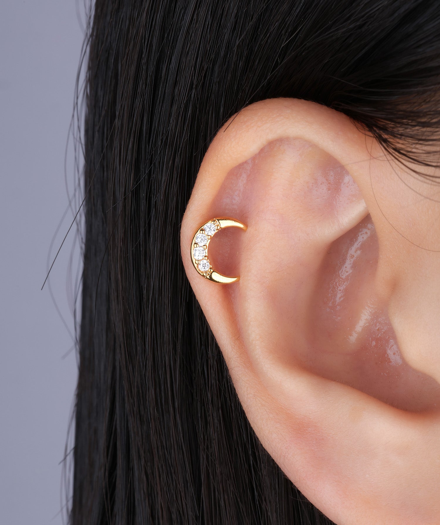 🌙 Crescent Moon Stud - OumoJewelry