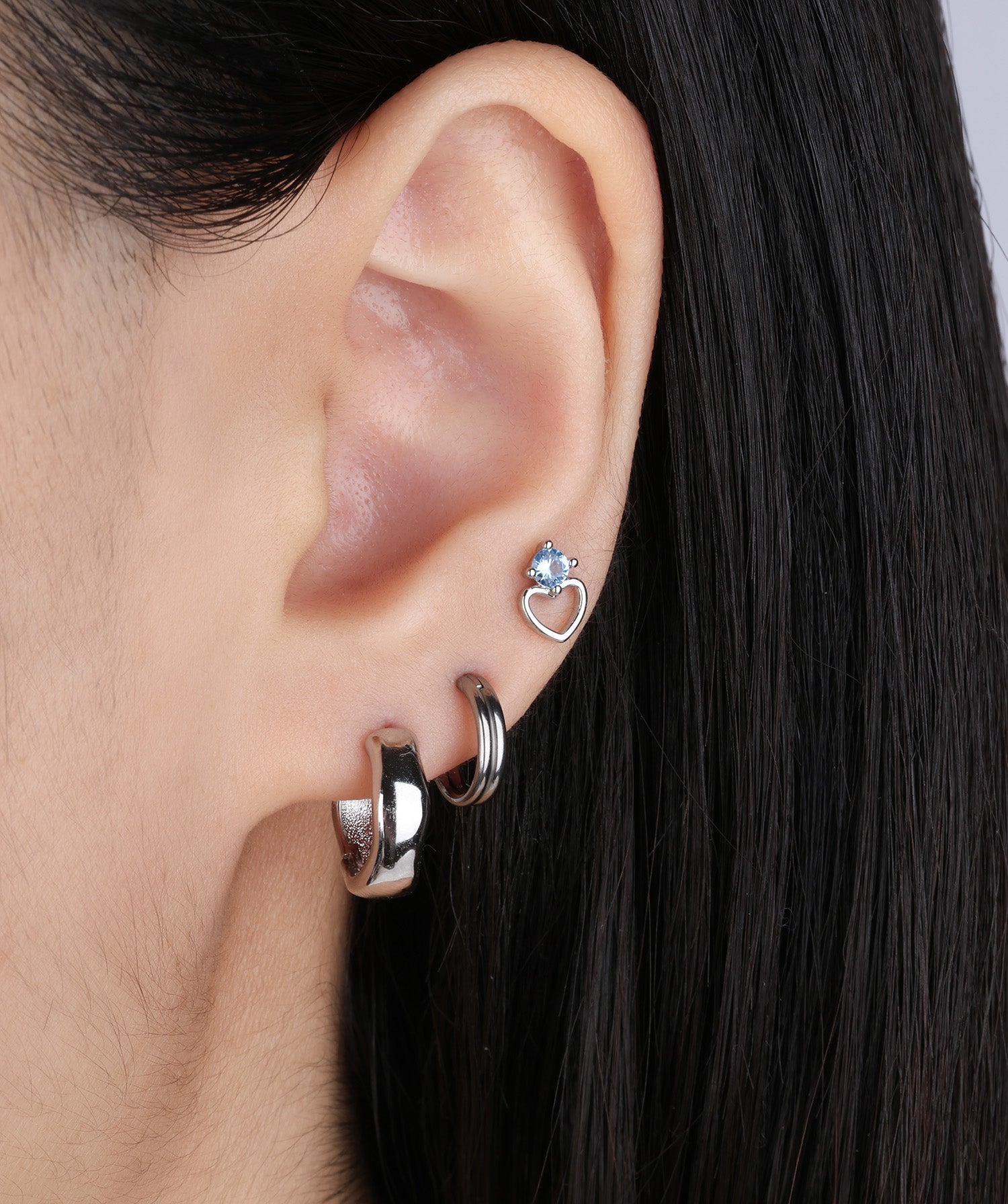 Charming Hollow Heart Stud - OumoJewelry