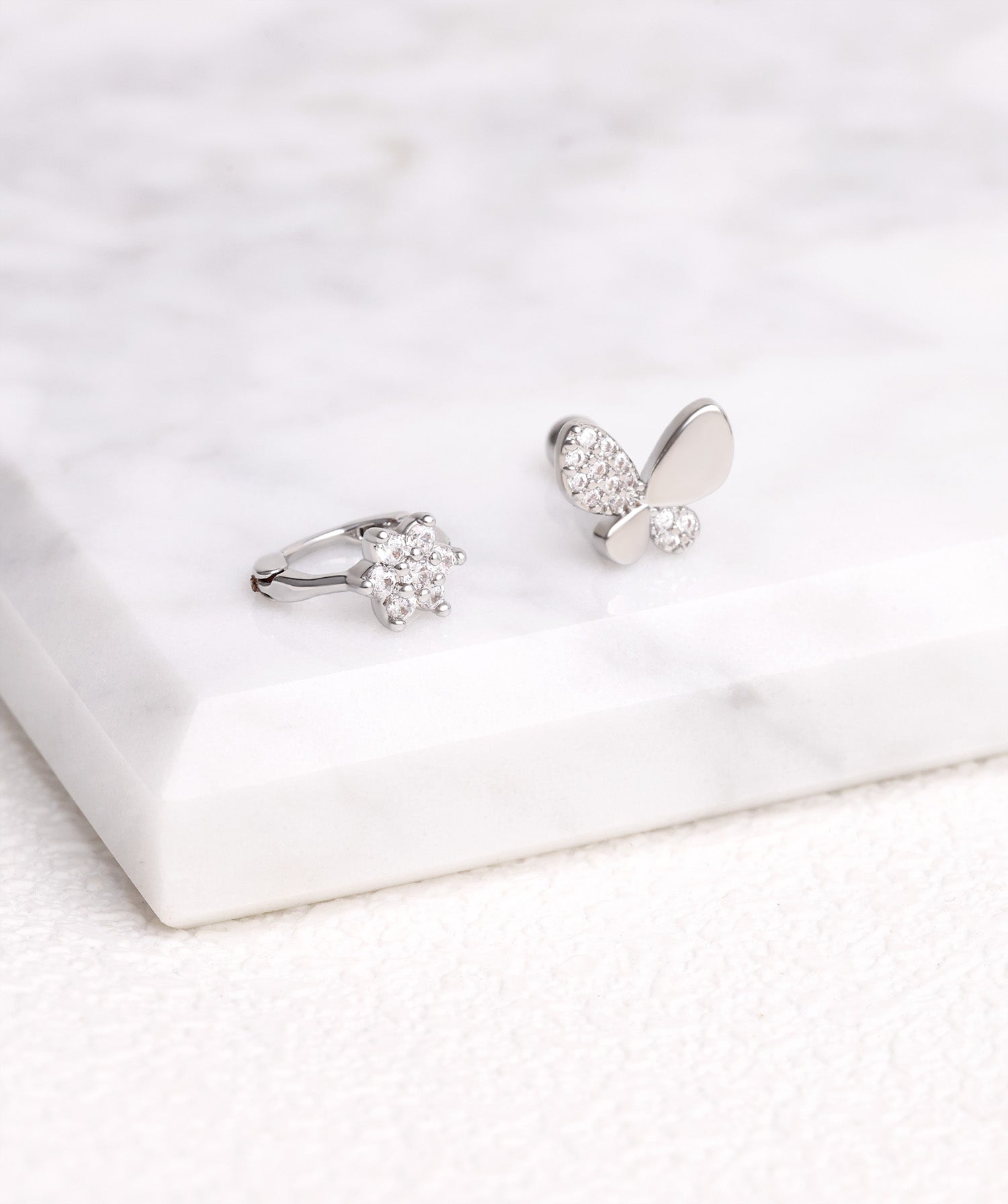 Beautiful Flower Helix Hoop - OumoJewelry