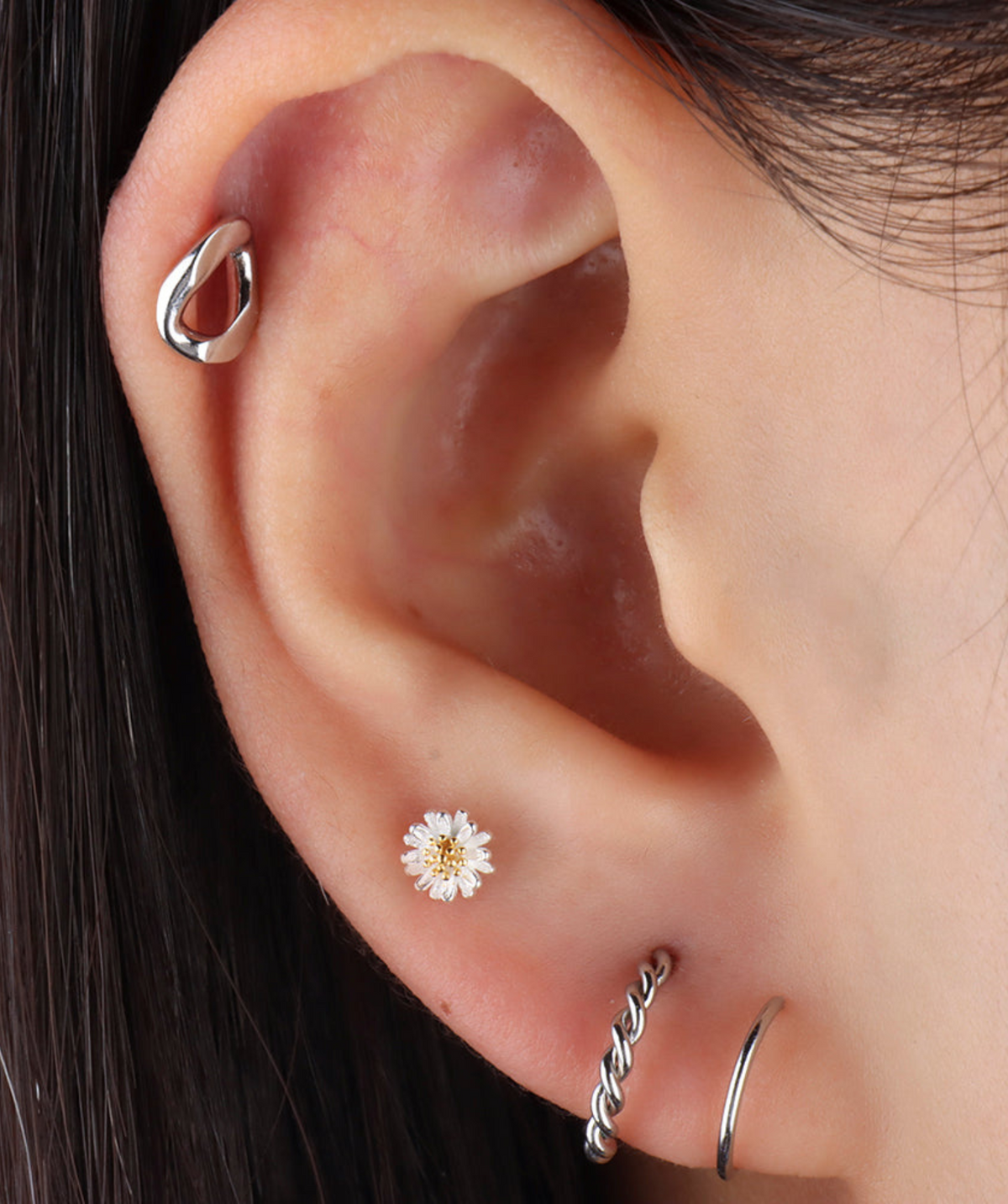Daisy Stud - Sterling Silver 925 - Upper Lobe, Helix, Flat - Oumo Jewelry