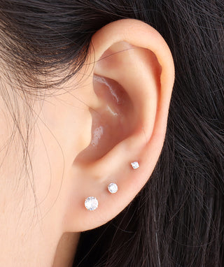 Elegant Shiny Gem Stud - OumoJewelry