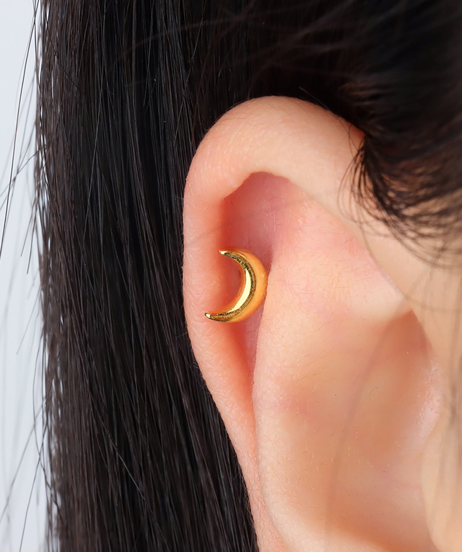 🌙 Crescent Moon Stud