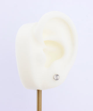 Titanium Daisy Flatback Stud - OumoJewelry