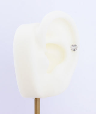 Titanium Daisy Flatback Stud - OumoJewelry