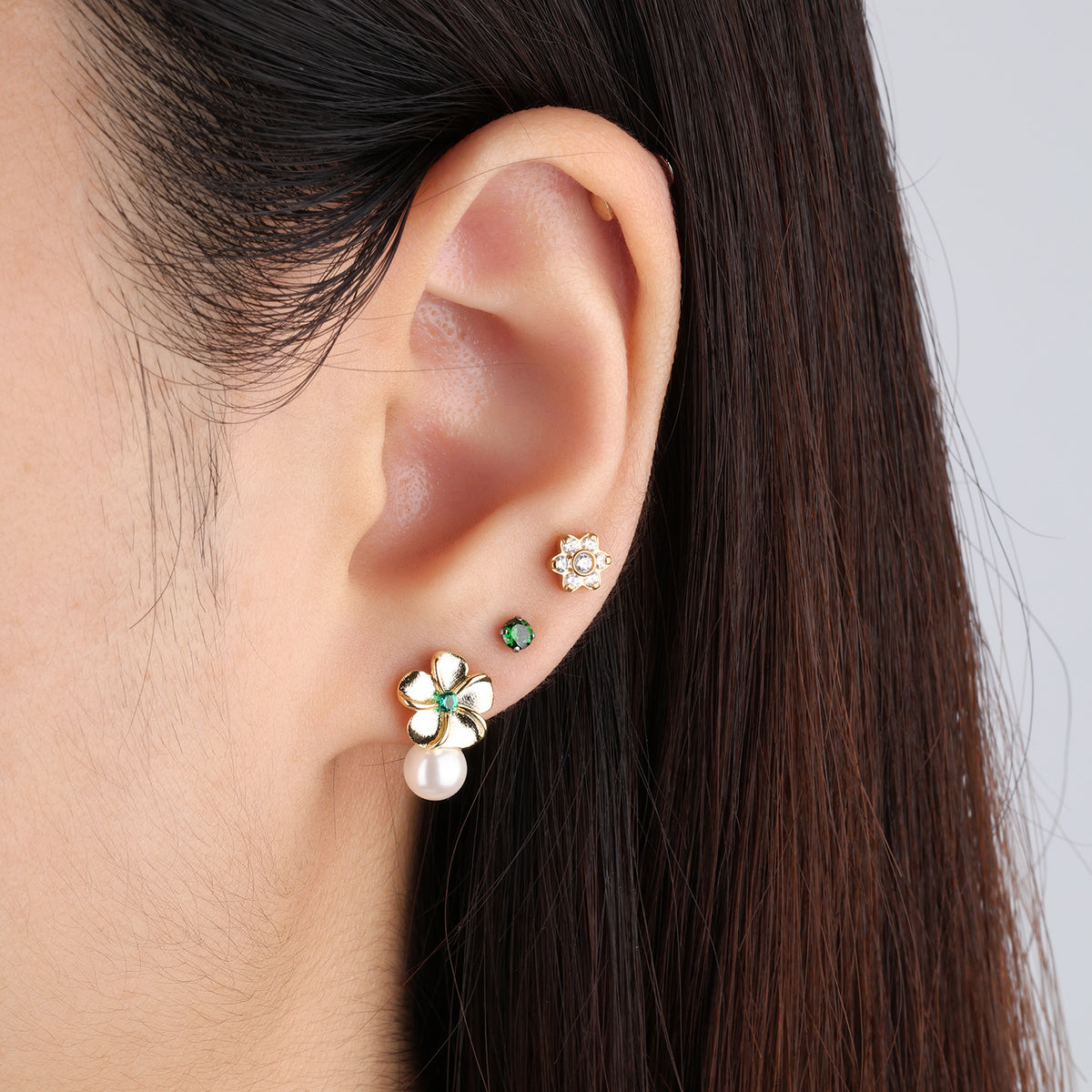 Pearl Flower Studs - Brass - Oumo Jewelry