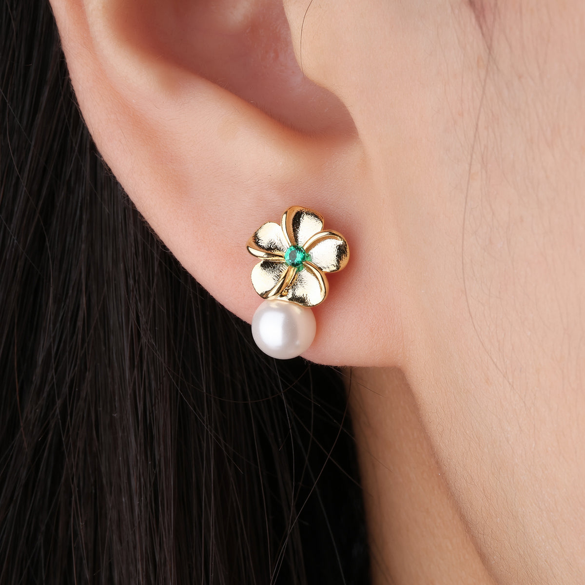 Pearl Flower Studs - Brass - Oumo Jewelry