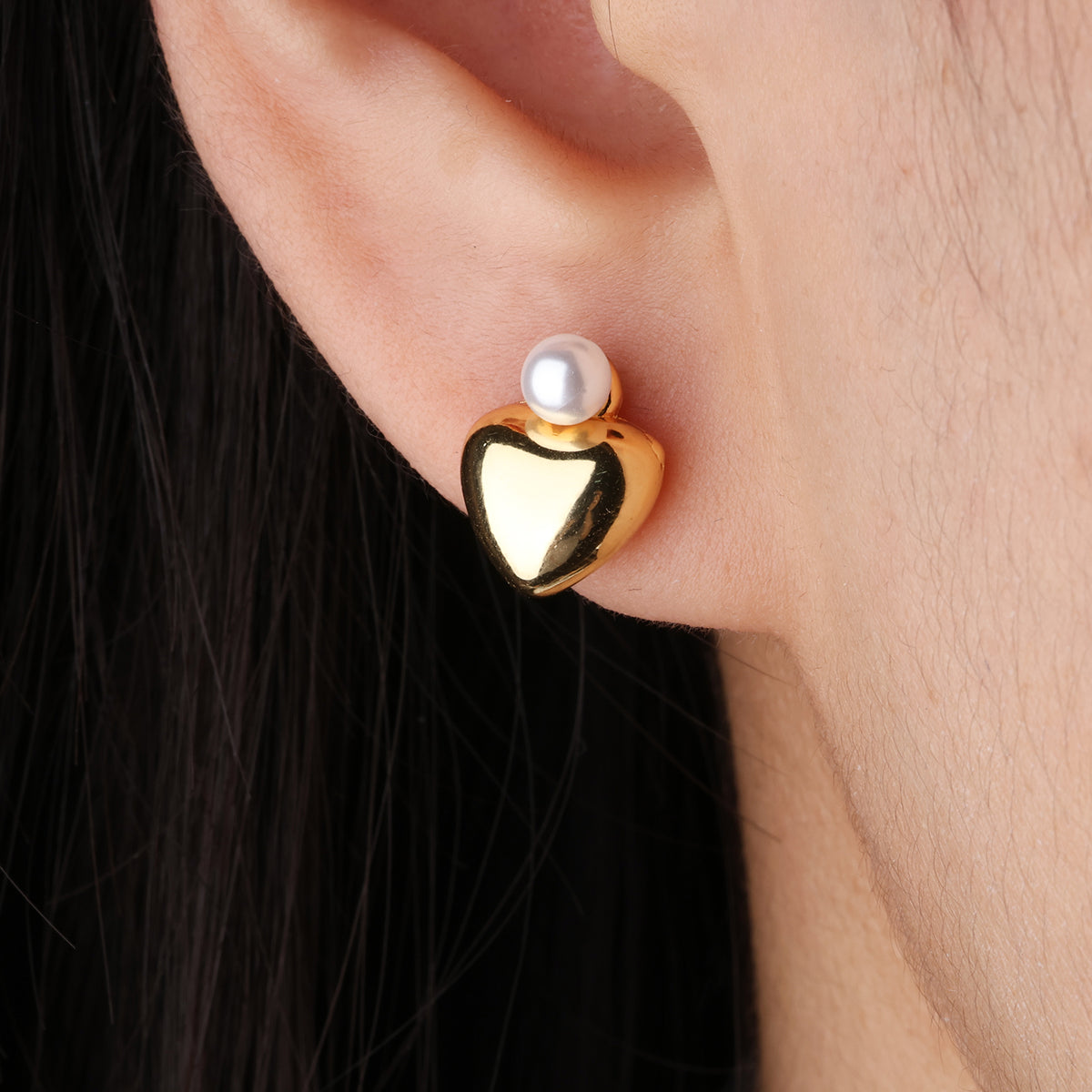 Pearl Love Studs - Brass - Oumo Jewelry