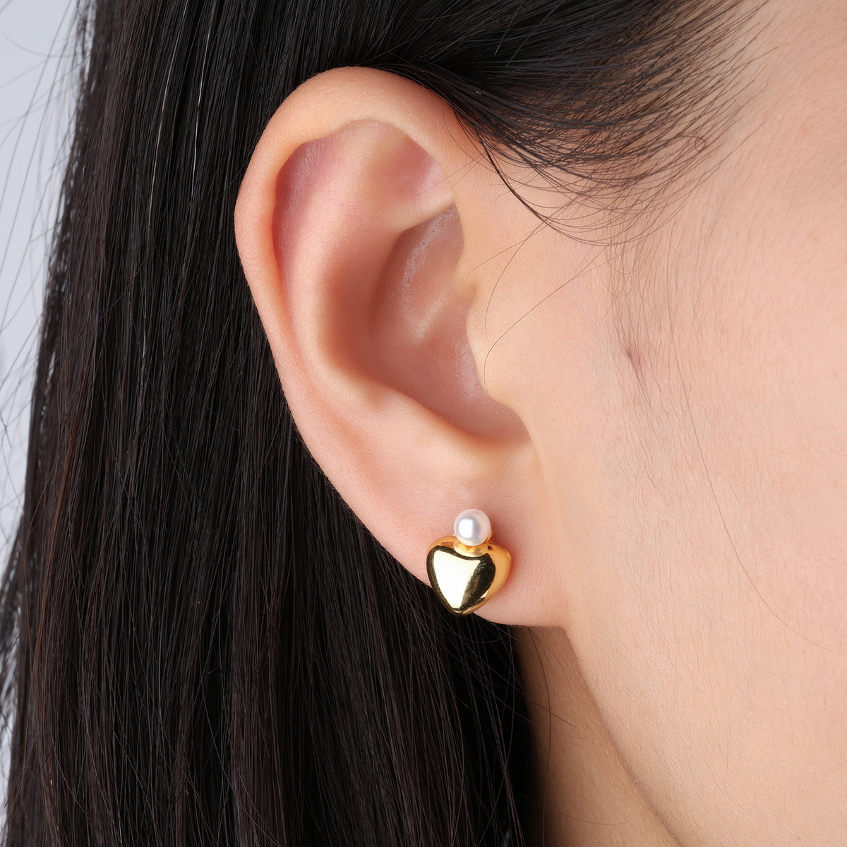 Pearl Love Studs - Brass - Oumo Jewelry