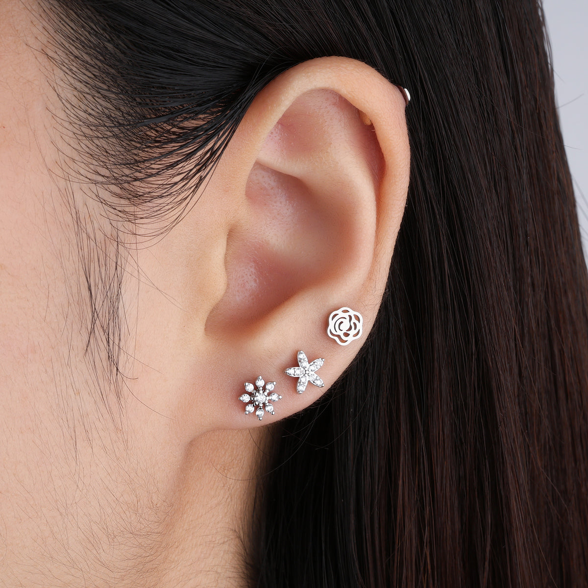 Elegant Hollow Rose Flower Stud - Stainless Steel - Upper Lobe, Helix - Oumo Jewelry