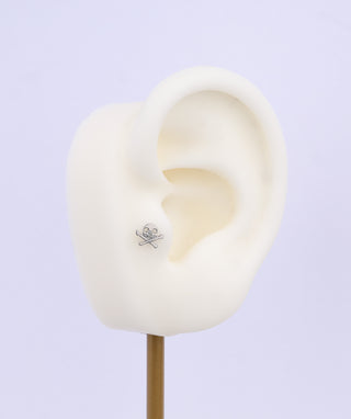 ☠️ Titanium Skull Flatback Stud - OumoJewelry