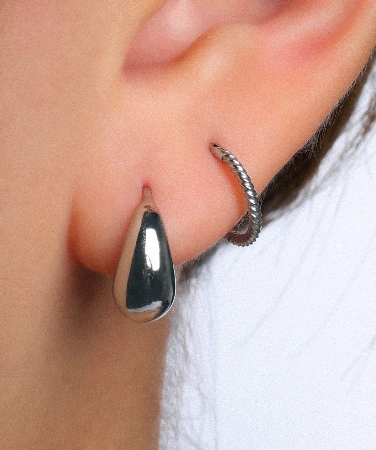 Twist Clicker Hoop - Stainless Steel - Upper Lobe, Helix, Daith - Oumo Jewelry