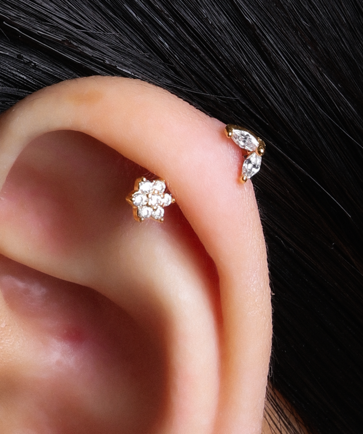 Flower Curved Barbell - Stainless Steel - Rook, Eyebrow, Vertical Labret - Oumo Jewelry