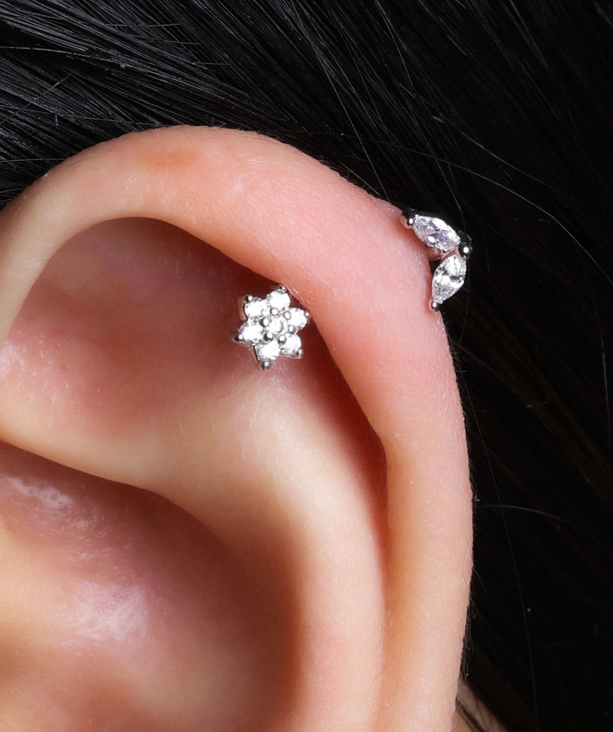 Flower Curved Barbell - Stainless Steel - Rook, Eyebrow, Vertical Labret - Oumo Jewelry