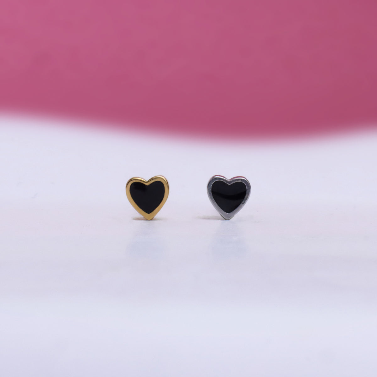 Inspiring Black Heart Stud - Stainless Steel - Upper Lobe, Helix, Flat - Oumo Jewelry