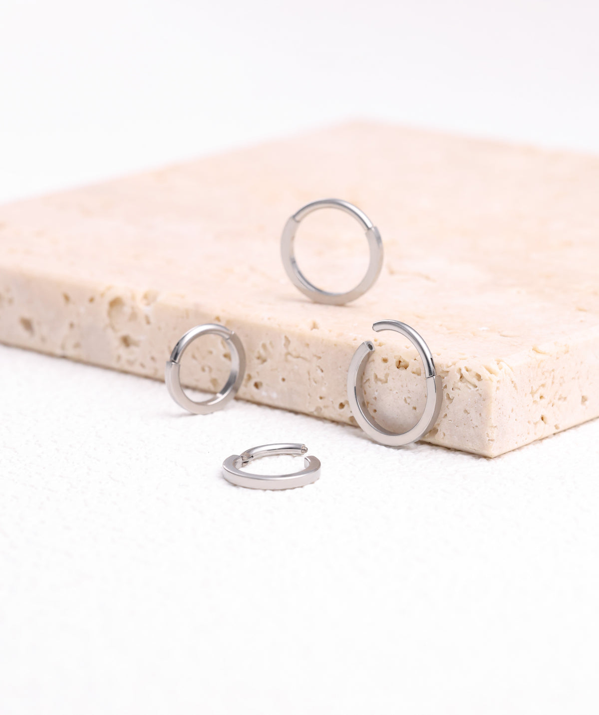 Titanium Simple Clicker Hoop - Titanium - Lobe, Upper Lobe, Helix - Oumo Jewelry