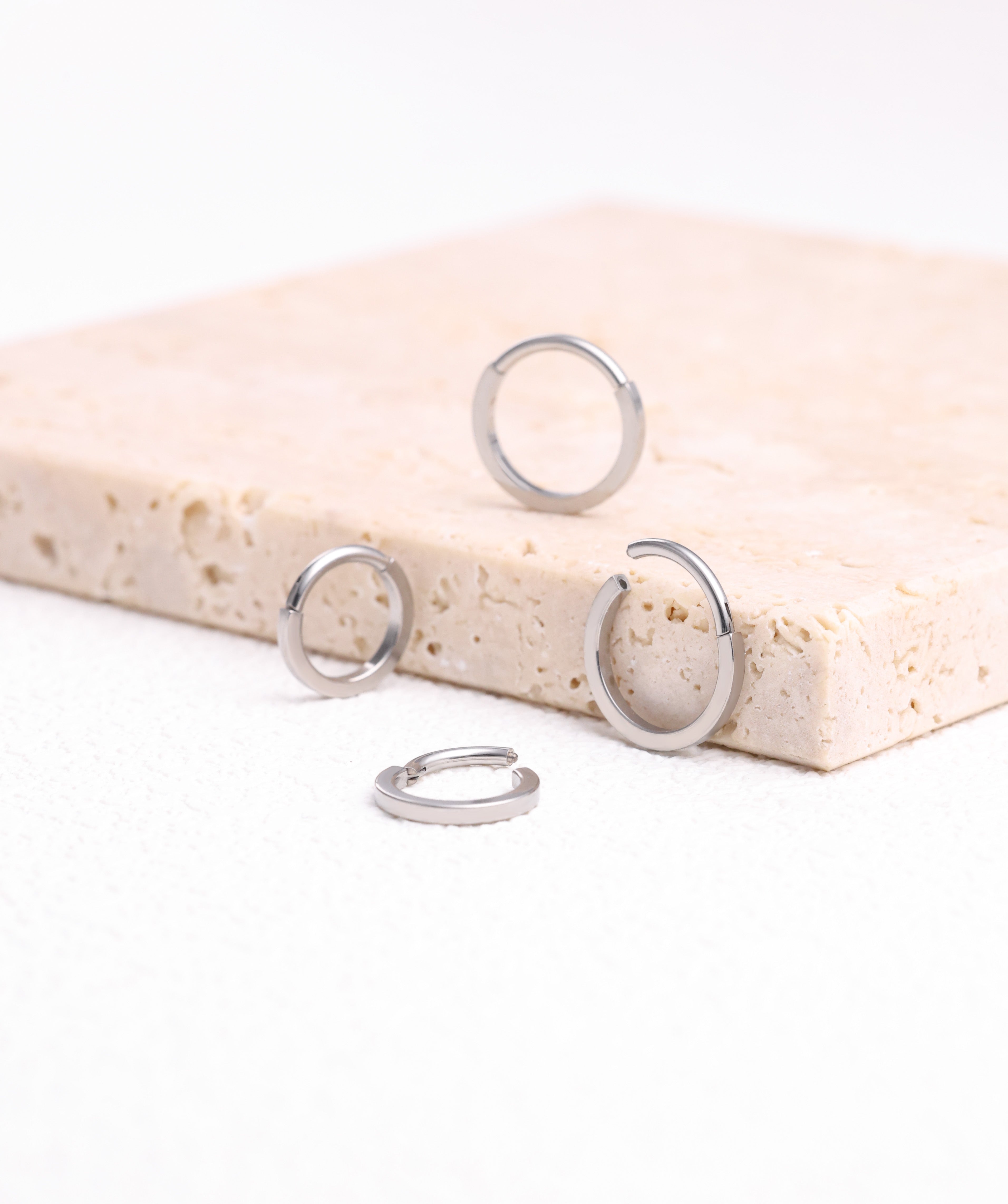 Titanium Simple Clicker Hoop - OumoJewelry