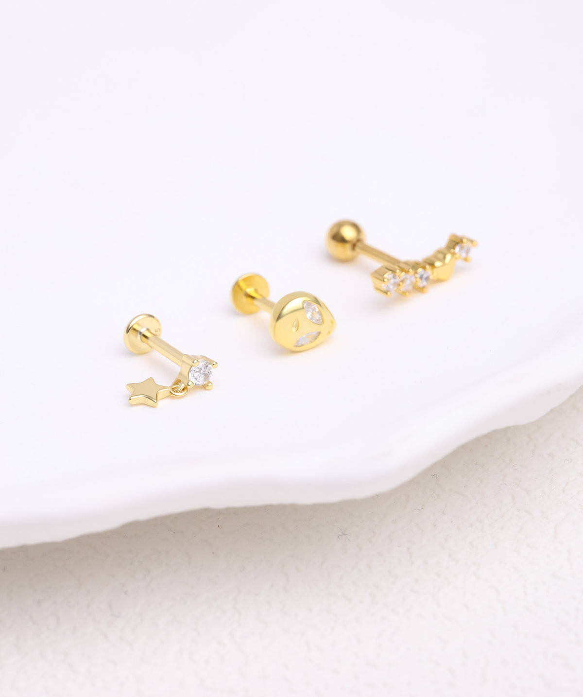 Curved Gem Heart Stud - Stainless Steel - Upper Lobe, Helix, Flat - Oumo Jewelry