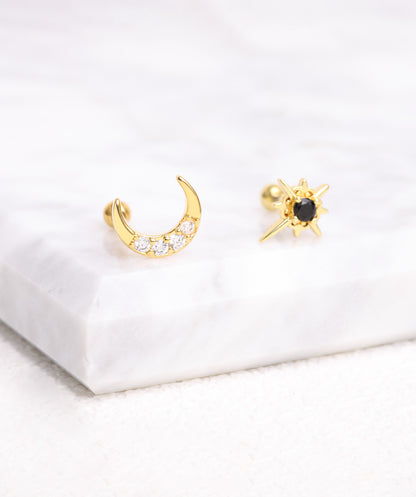 🌙 Crescent Moon Stud