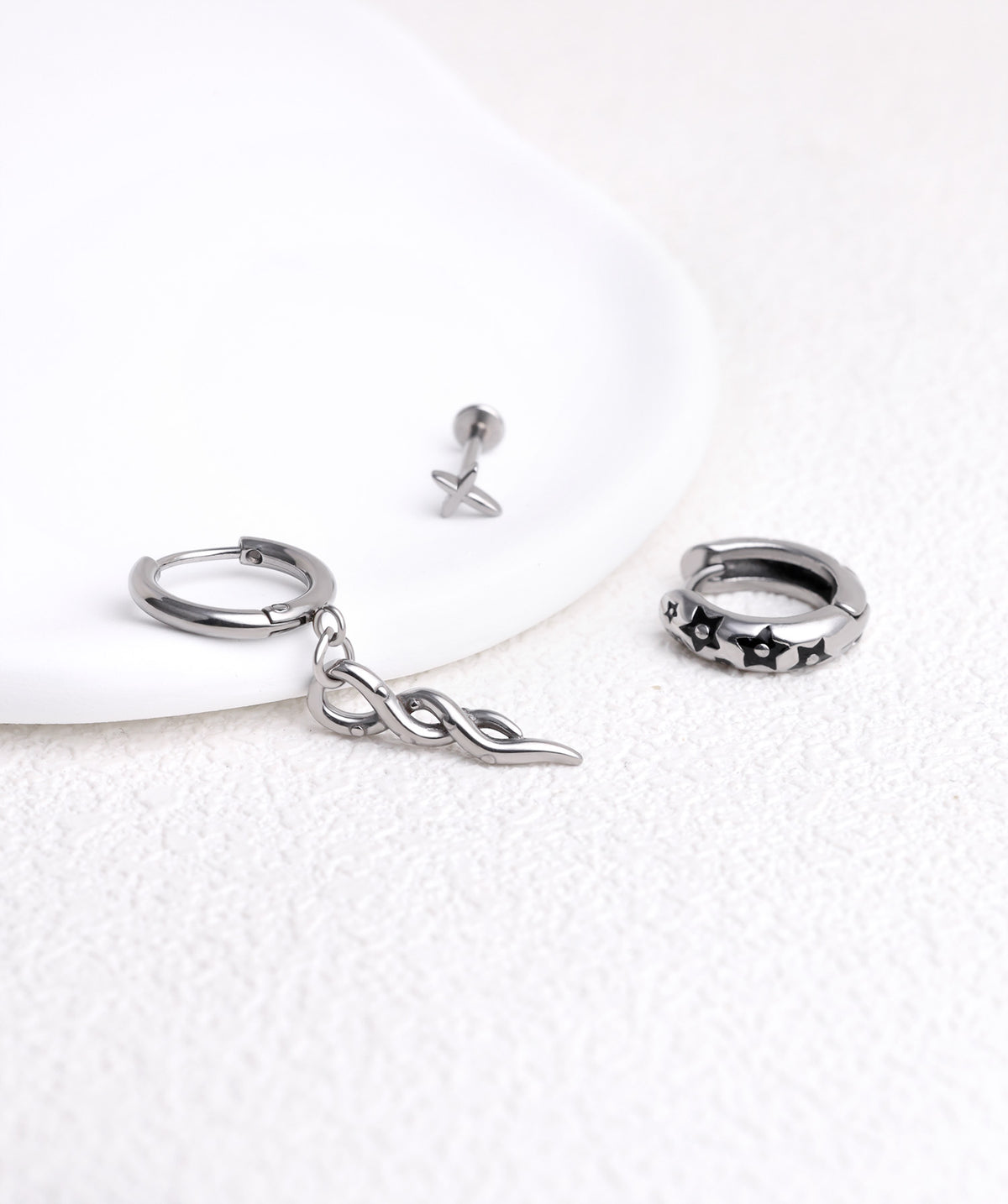 Cool Black Star Hoop - Stainless Steel - Lobe - Oumo Jewelry