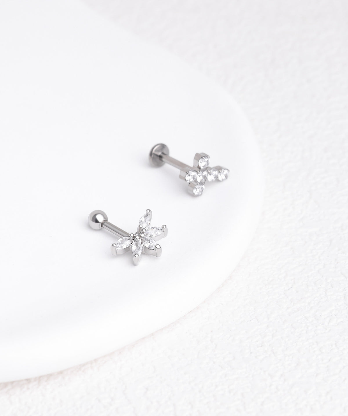 Titanium Cross Gems Flatback Stud - Titanium - Helix, Conch, Flat - Oumo Jewelry