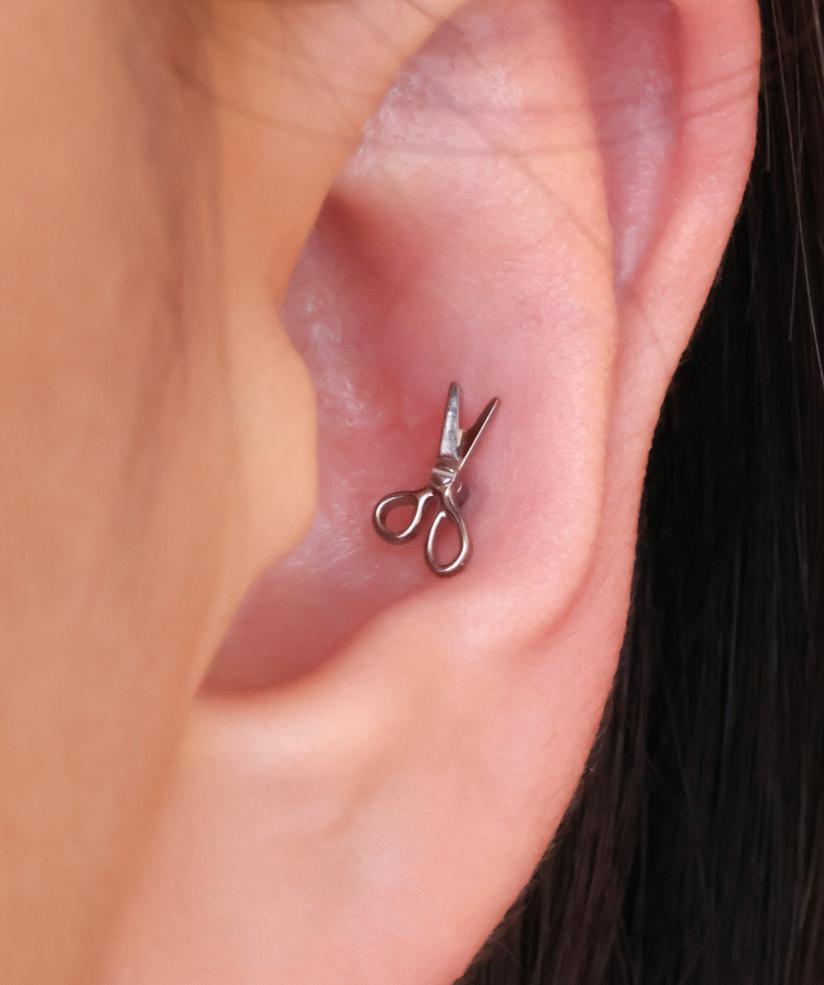 Titanium Scissor Flatback Stud - Titanium - Helix, Upper Lobe, Conch - Oumo Jewelry