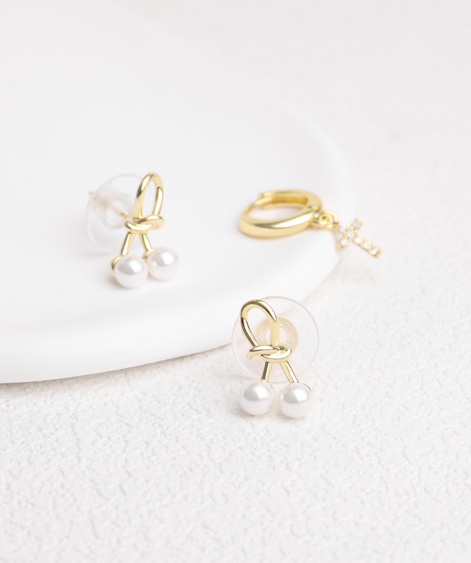 Knotted Pearl Studs