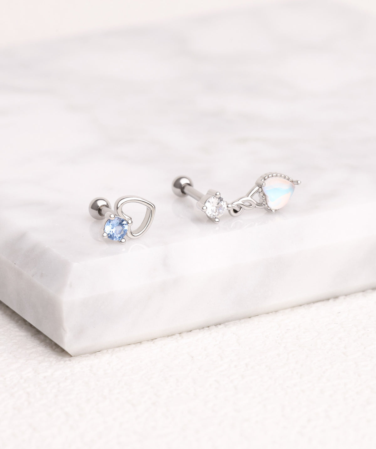 Charming Hollow Heart Stud - Stainless Steel - Upper Lobe, Helix - Oumo Jewelry