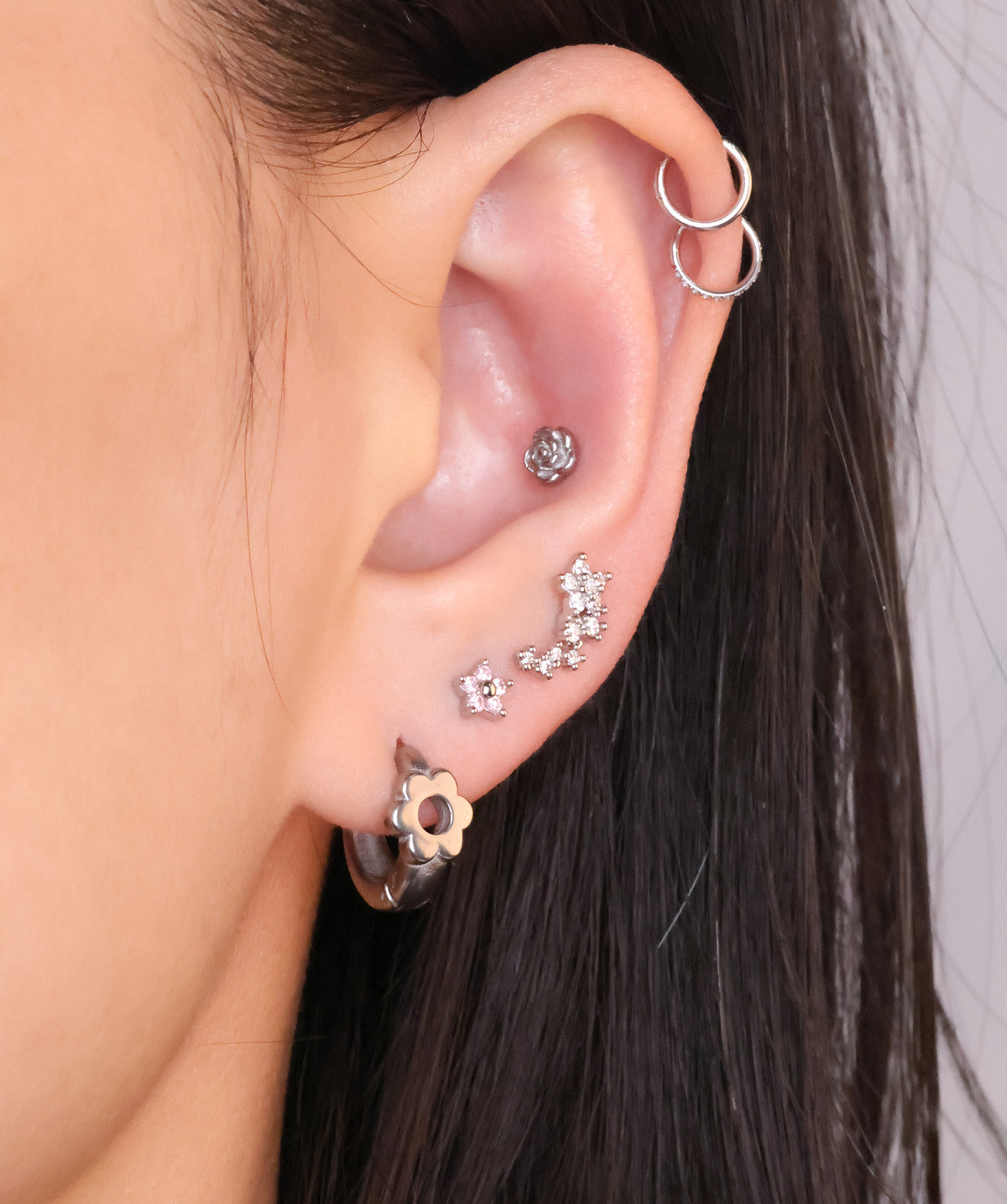 Flower Curved Stud - Stainless Steel - Upper Lobe, Helix, Flat - Oumo Jewelry