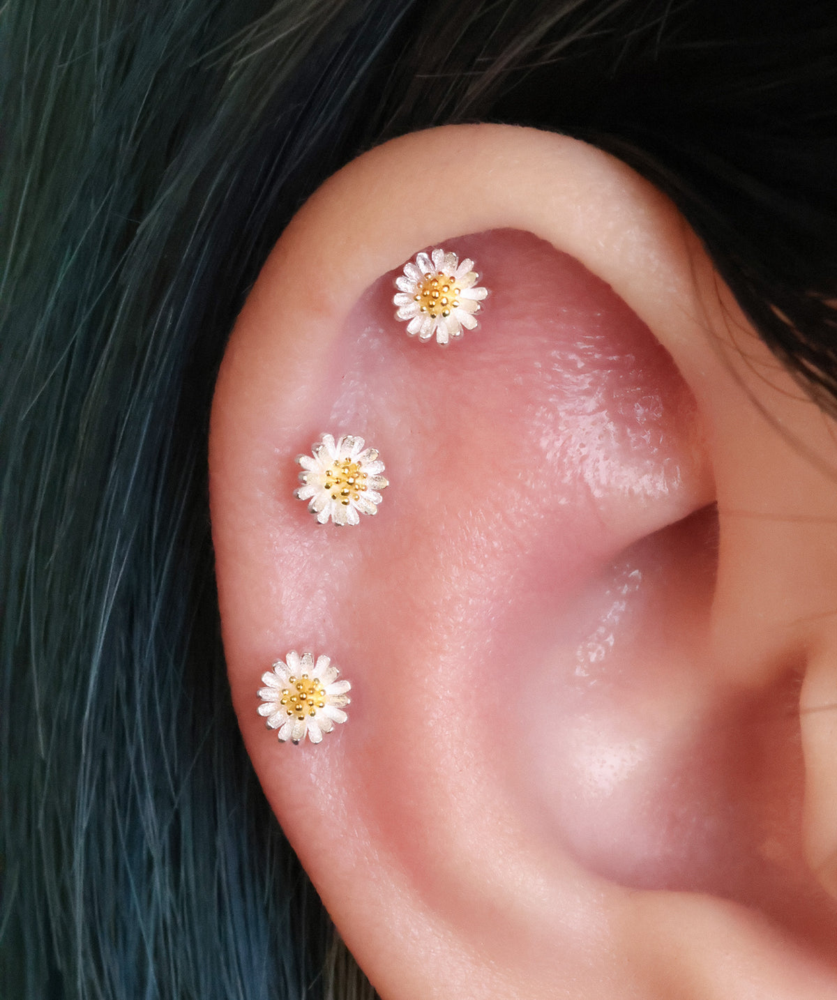 Daisy Stud - Sterling Silver 925 - Upper Lobe, Helix, Flat - Oumo Jewelry
