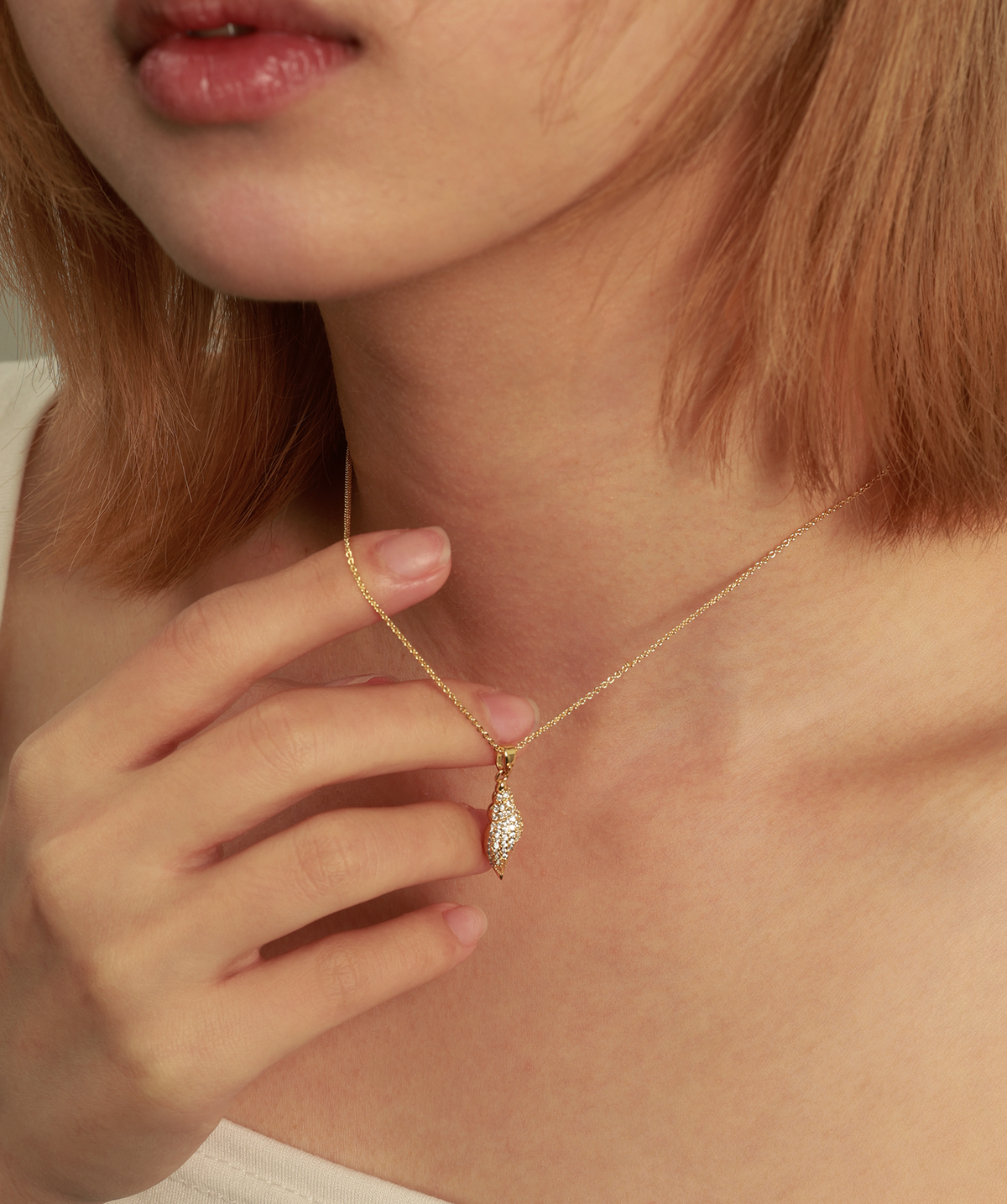Golden Shell Necklace - Brass - Oumo Jewelry