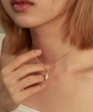 Golden Shell Necklace - OumoJewelry