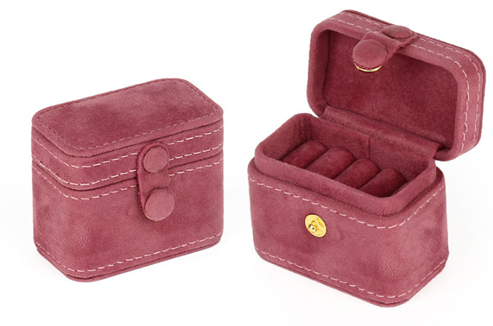 Mini Velvet Jewelry Box - OhmoJewelry