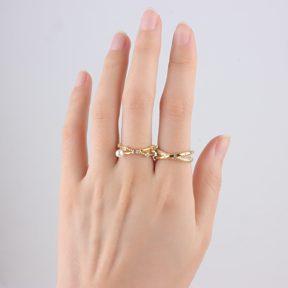 Sparkling Intercross Ring - OhmoJewelry