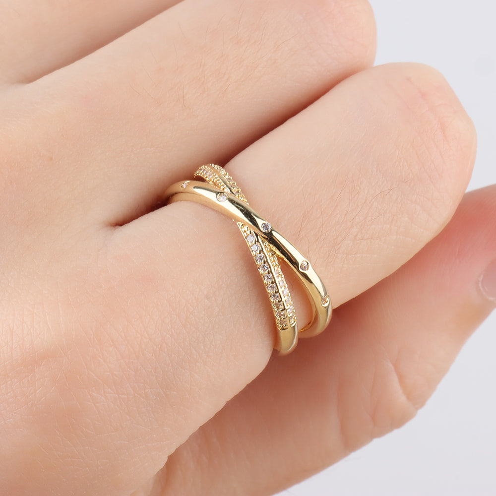 Sparkling Intercross Ring - OhmoJewelry