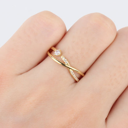 Sparkling Intertwined Ring - OhmoJewelry