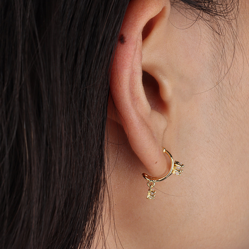 Layla Half Huggie Earring - OhmoJewelry