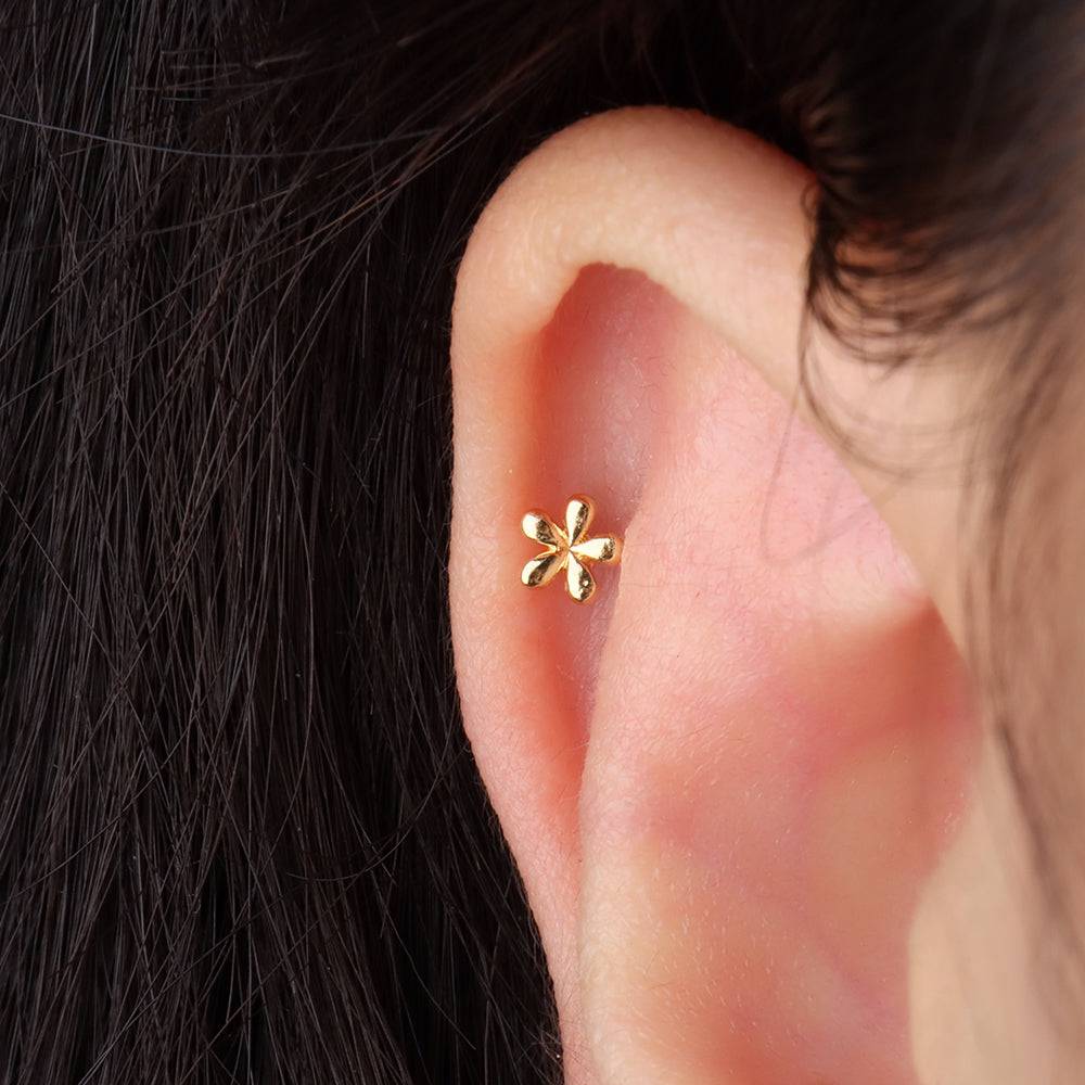 Dainty Flower Stud - Stainless Steel - Helix, Flat, Upper Lobe - Oumo Jewelry