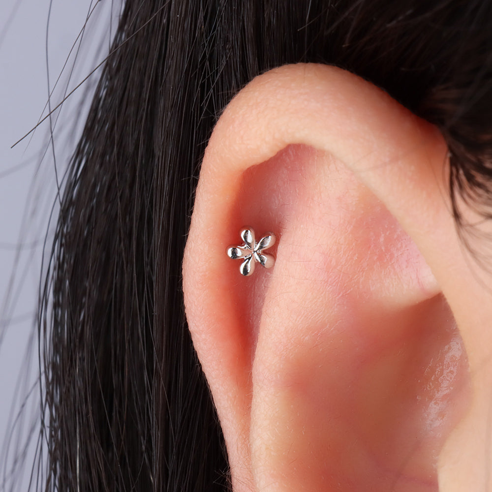 Dainty Flower Stud - Stainless Steel - Helix, Flat, Upper Lobe - Oumo Jewelry