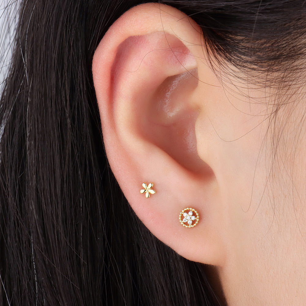 Dainty Flower Stud - Stainless Steel - Helix, Flat, Upper Lobe - Oumo Jewelry