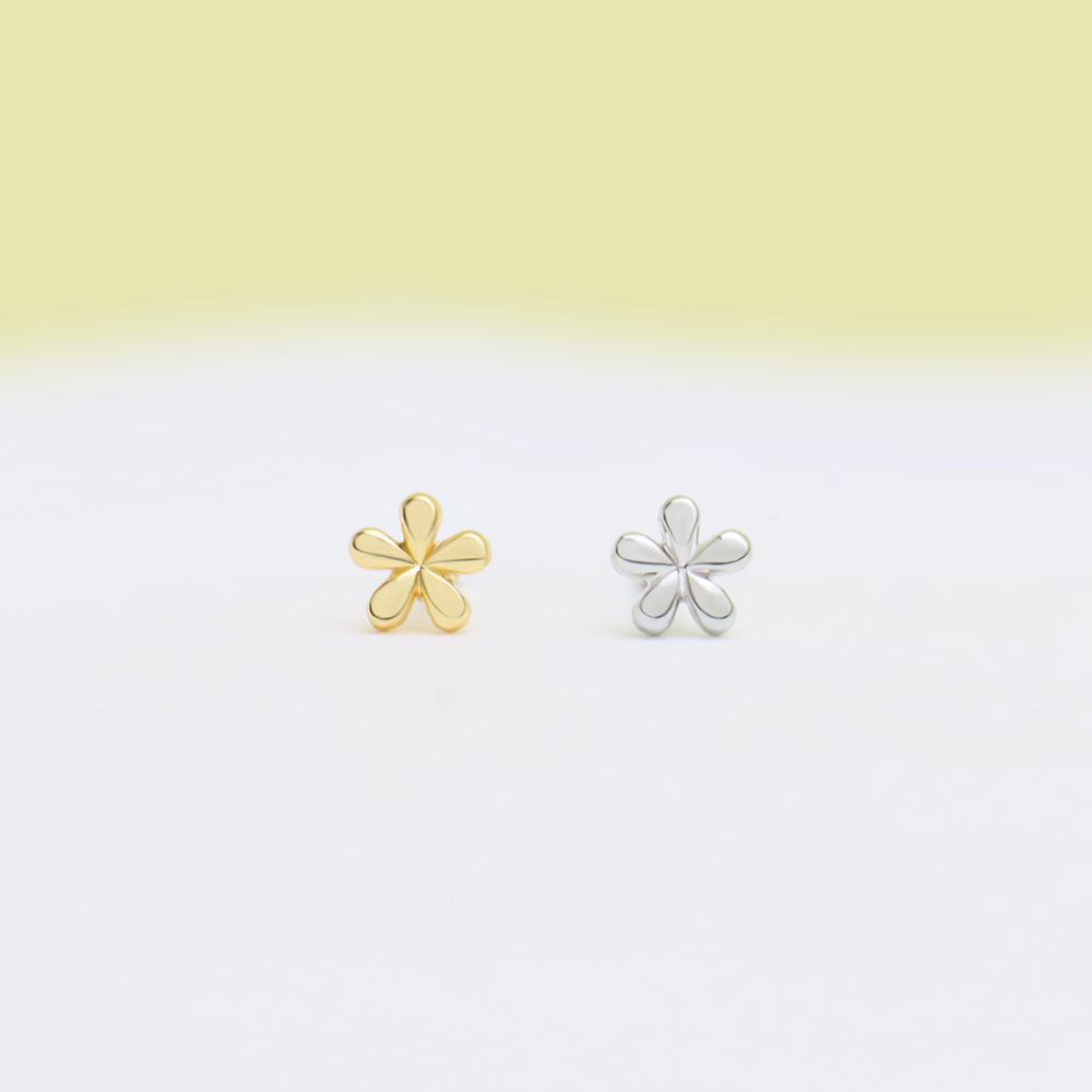 Dainty Flower Stud - OhmoJewelry