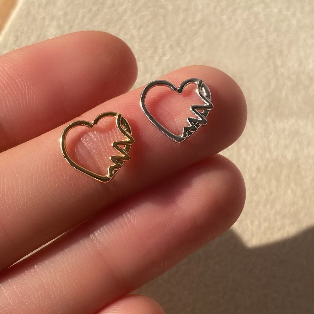 Heartbeat Daith Ring - OhmoJewelry