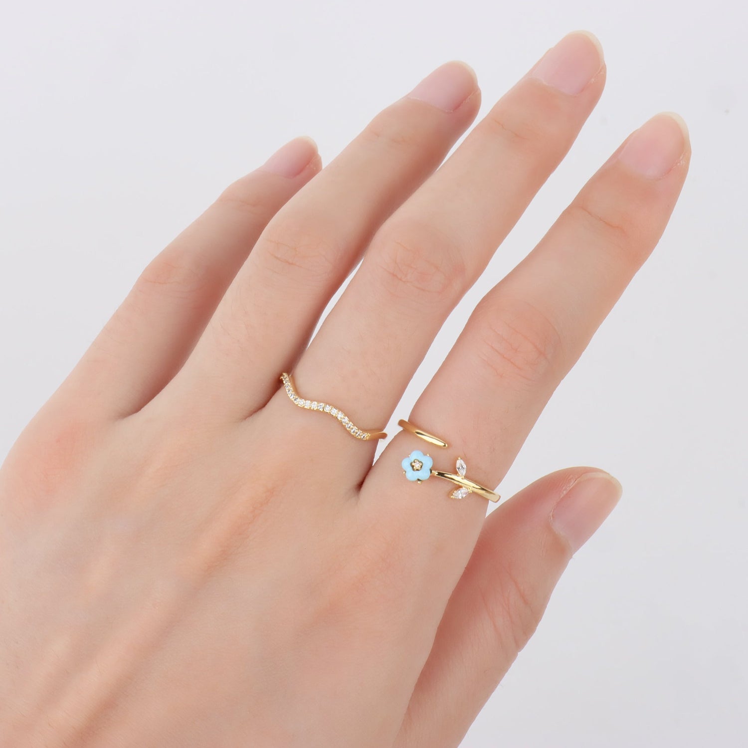 Shiny Wavy Ring - OhmoJewelry