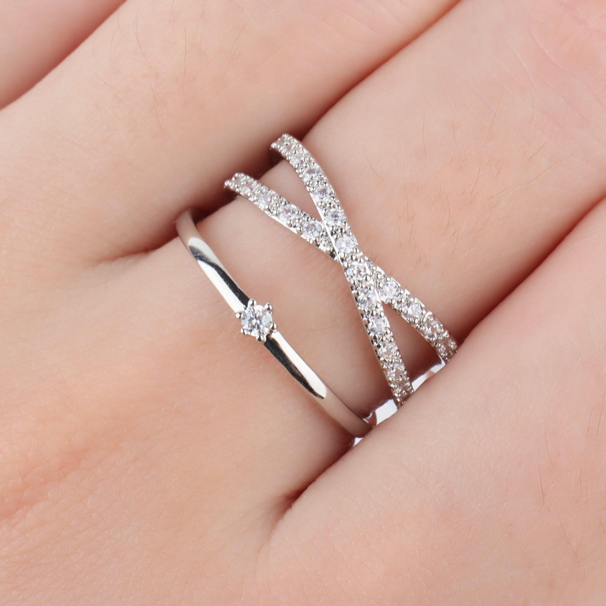 Sparkling Intertwined Ring - OhmoJewelry