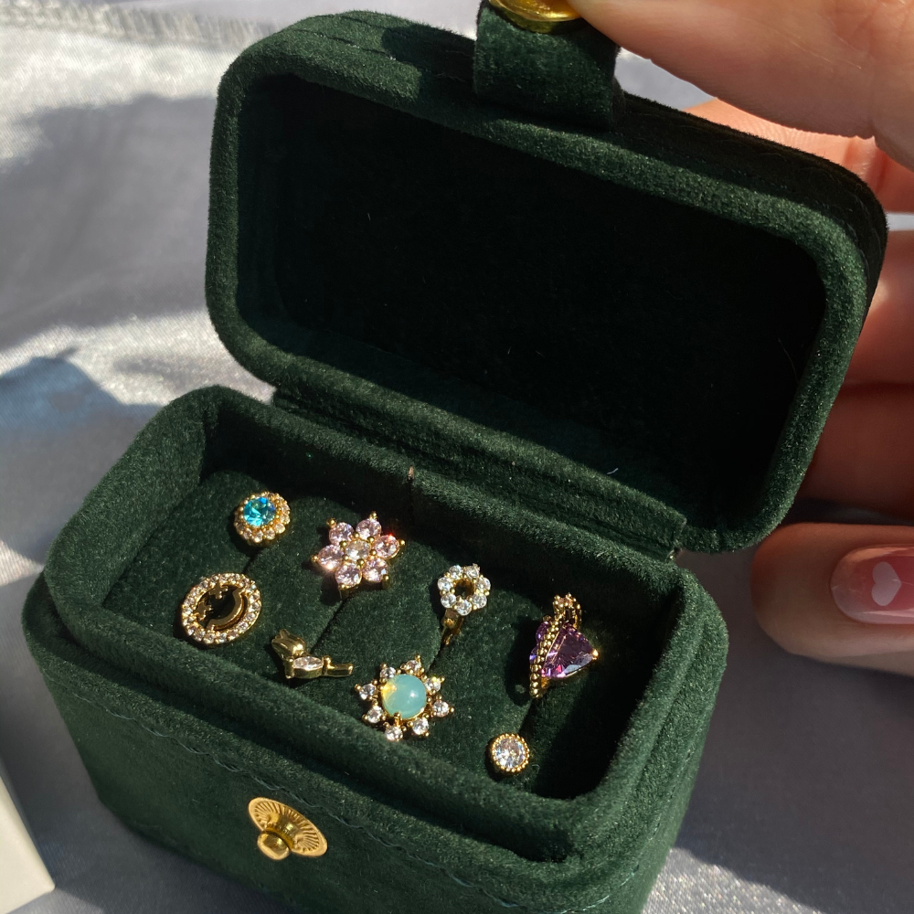 Mini Velvet Jewelry Box - Oumo Jewelry