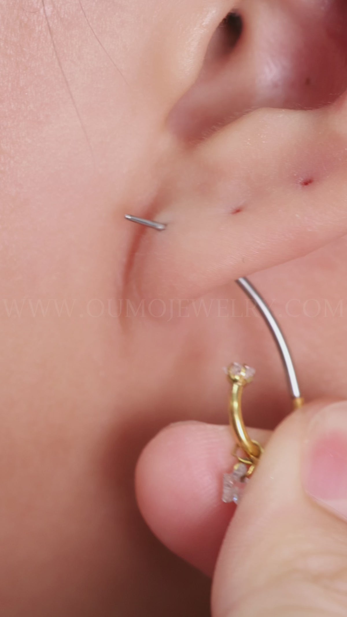 Load video: Stars Horseshoe Ring