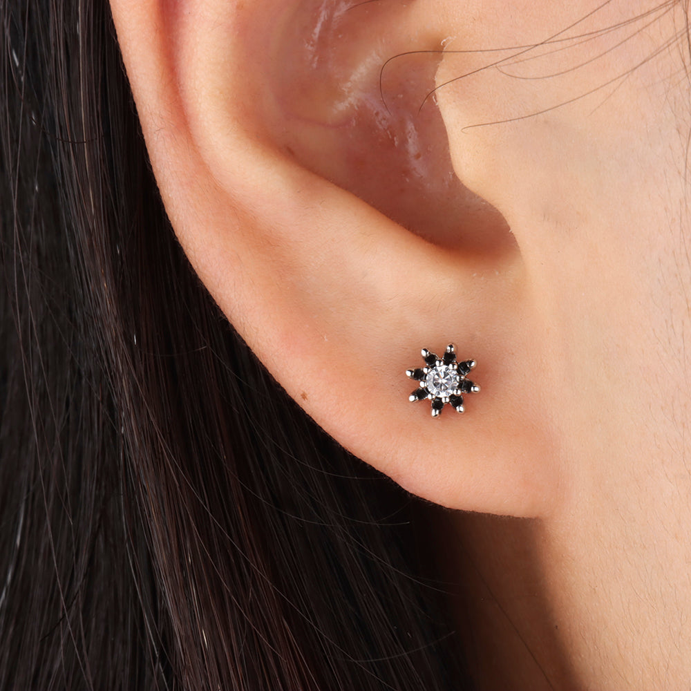 🖤Black Flower Stud - OhmoJewelry